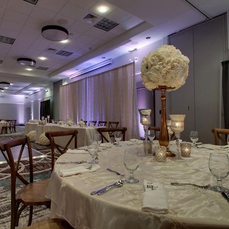 Holiday Inn & Suites Peoria At Grand Prairie By Ihg Екстериор снимка