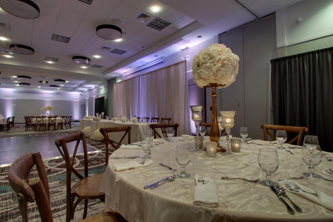 Holiday Inn & Suites Peoria At Grand Prairie By Ihg Екстериор снимка