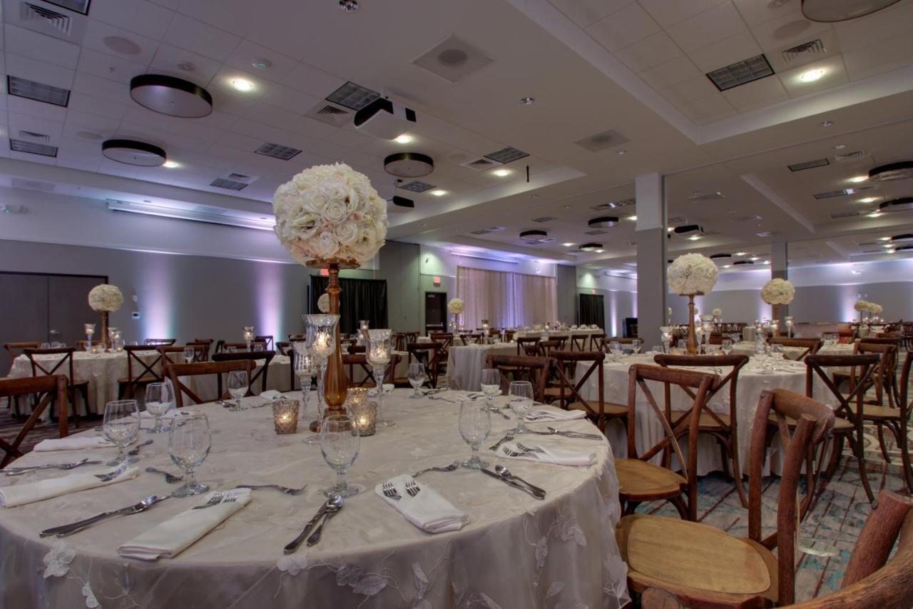 Holiday Inn & Suites Peoria At Grand Prairie By Ihg Екстериор снимка