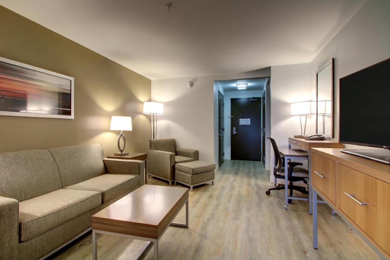 Holiday Inn & Suites Peoria At Grand Prairie By Ihg Екстериор снимка