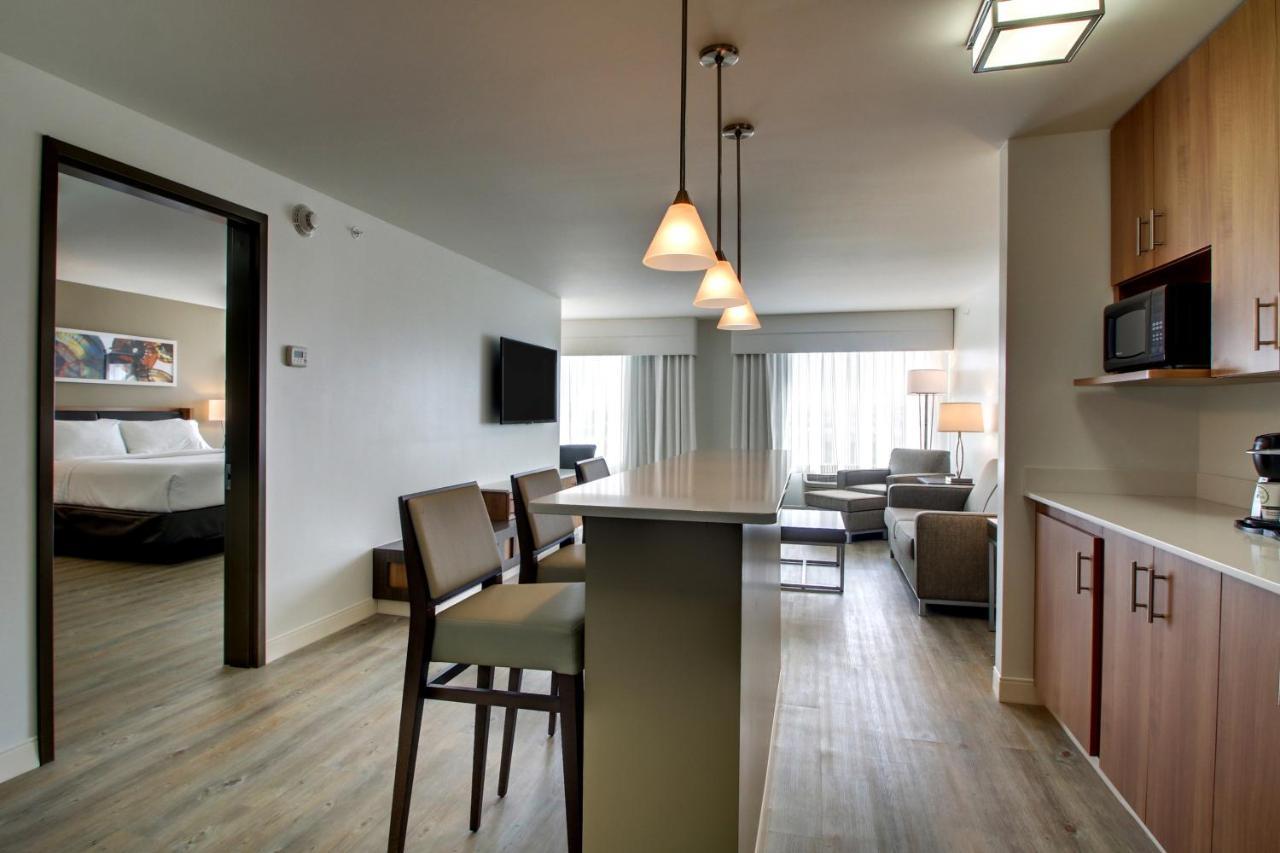 Holiday Inn & Suites Peoria At Grand Prairie By Ihg Екстериор снимка